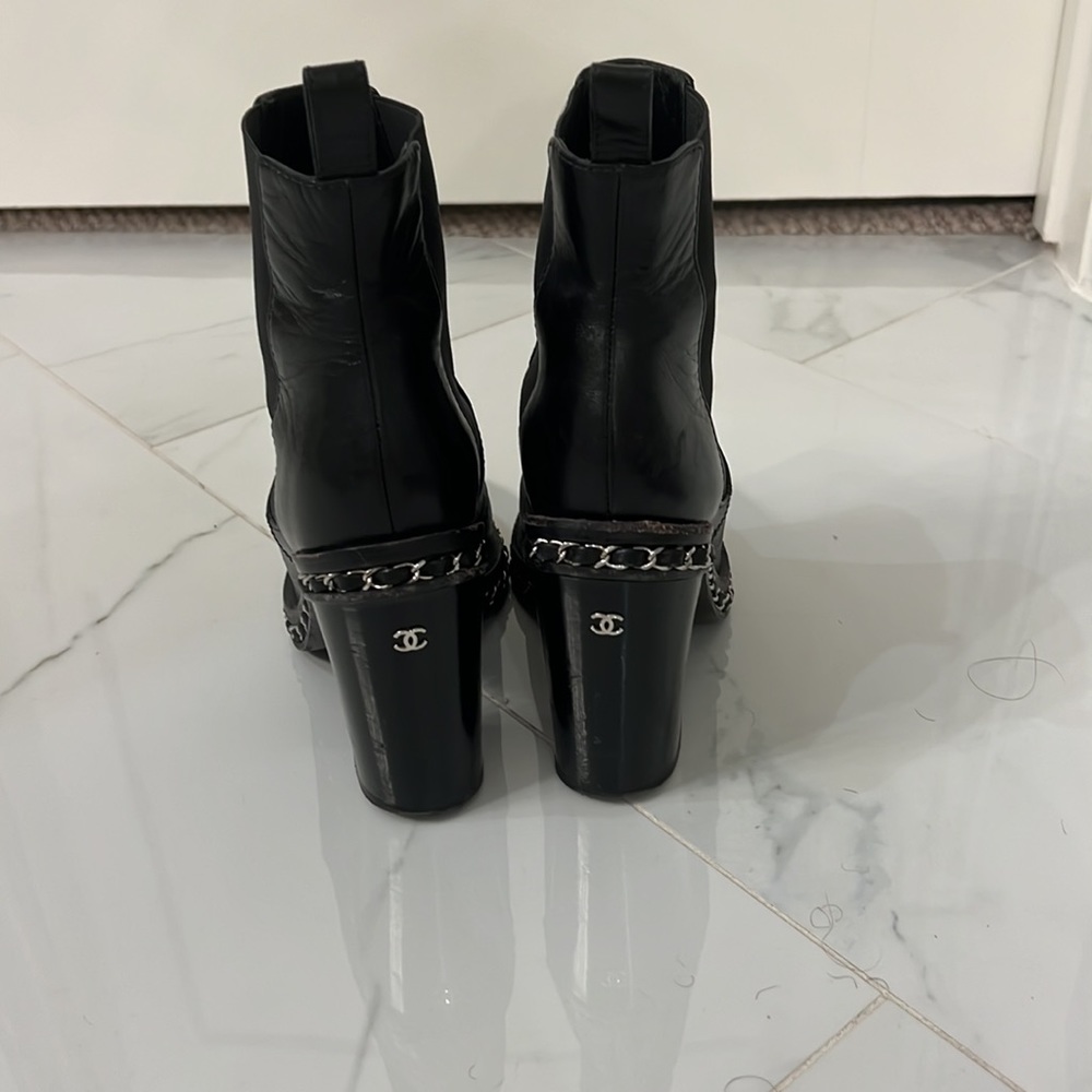 Chanel silver-tone chain black leather boots 36.5 - Picture 2 of 6